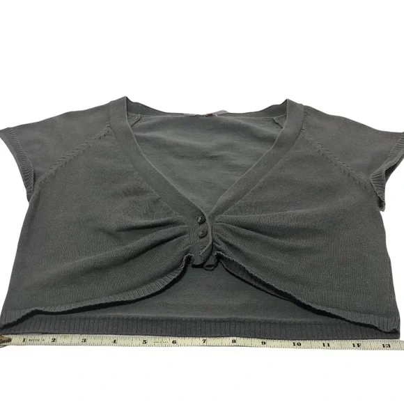 Grey Crop Top with V-Neck - Picture 4 of 10